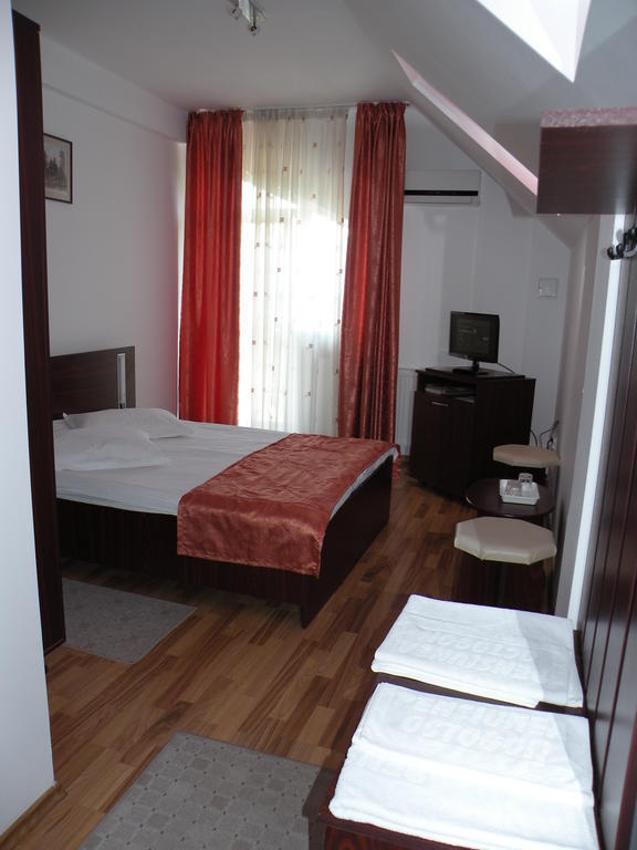 Pensiunea Octogon Piatra Neamţ Oda fotoğraf