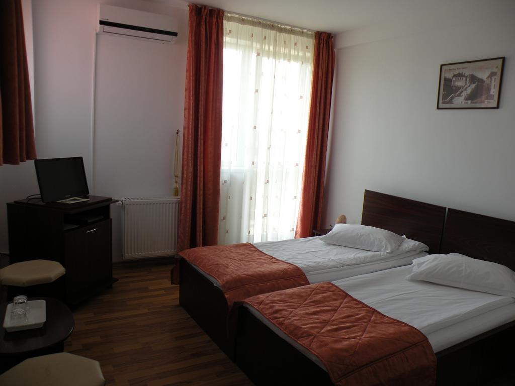 Pensiunea Octogon Piatra Neamţ Oda fotoğraf